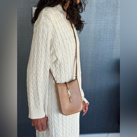 SAINT LAURENT
Smooth Calfskin Le 5 A 7 Vertical
Hobo 
crossbody Tan / Gold - Picture 12 of 16